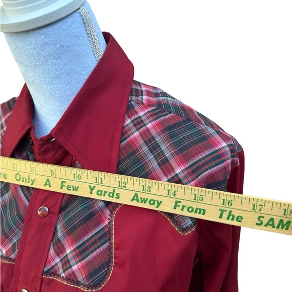 Vintage Wrangler Fancy Shirt with pearl snap buttons, Gold accents. Special. - Picture 7 of 11